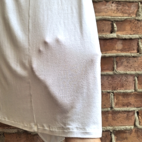 le chateau Sleeveles Stretchy Top with Gorgette Asimetrical Drape - Picture 6 of 9